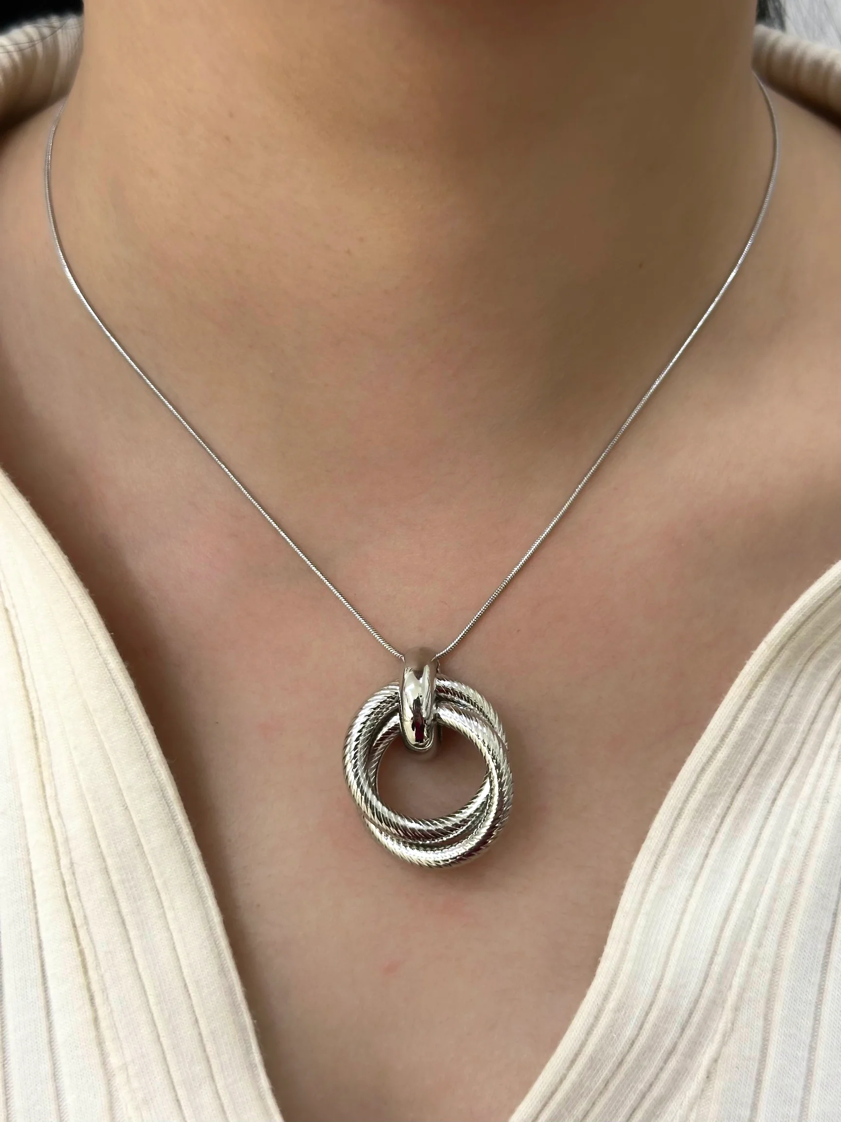 Çelik Modern Zincir Detayli Kolye