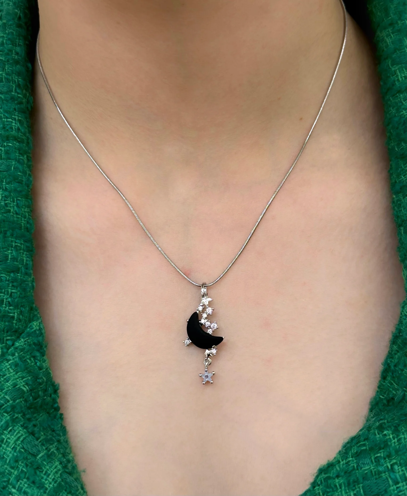 Çelik Siyah Ay ve Yildiz Figürlü Tasli Kolye