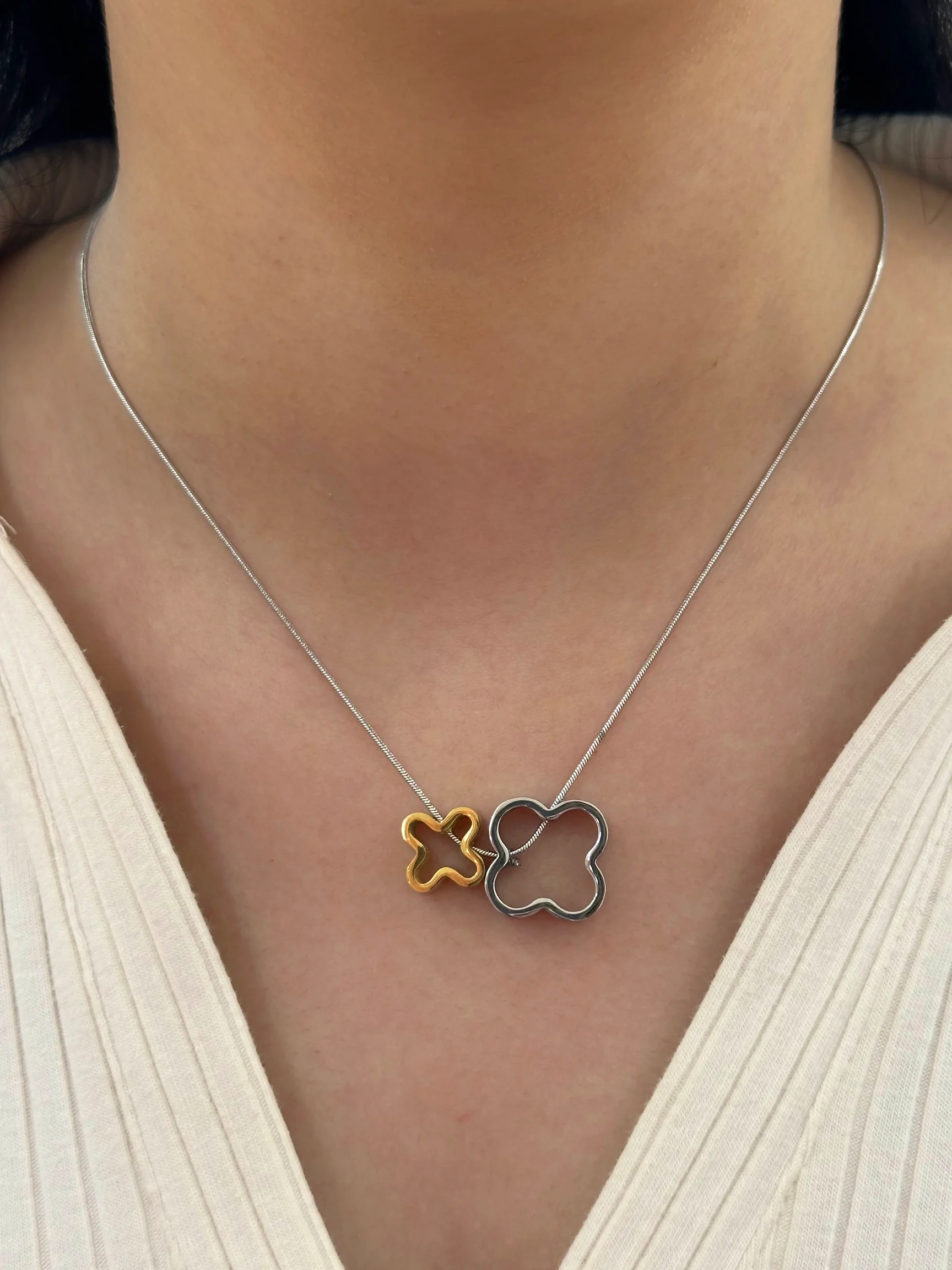 Çelik Çift Renkli Yonca Kolye