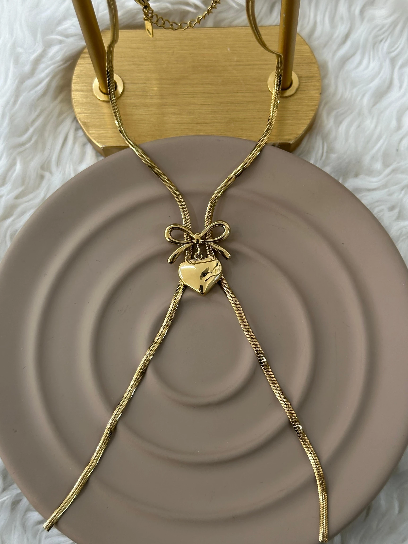 Çelik Fiyonklu Kalp Süzülüsü Lariat Kolye