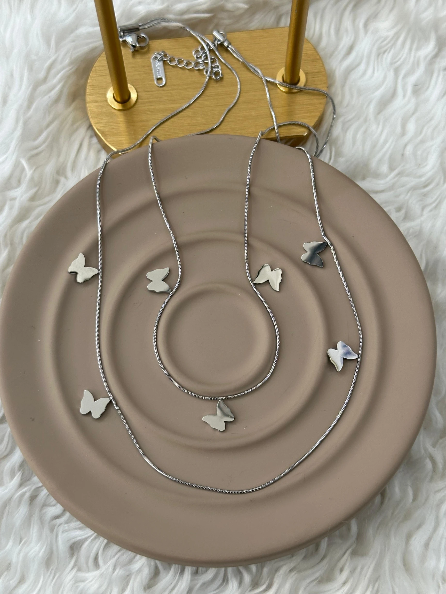 Çelik Kelebek Çok Katmanli Kolye