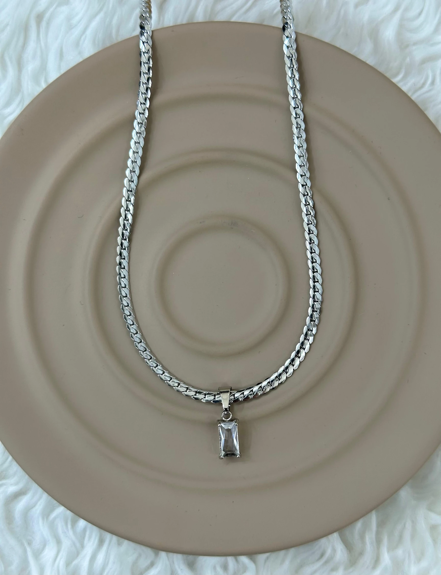 Çelik Silver Renk Kristal Tasli Kolye