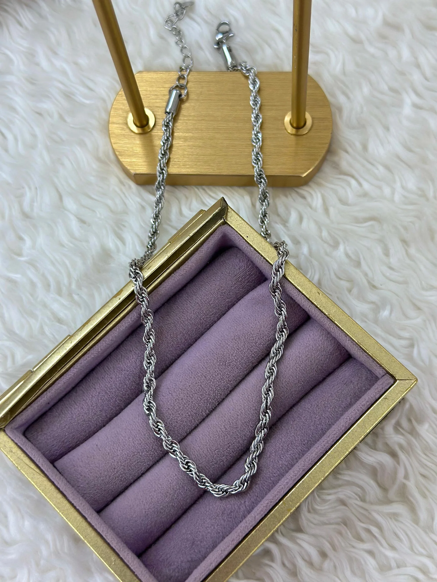 Gümüs Renkli Çelik Burgu Zincir Kolye